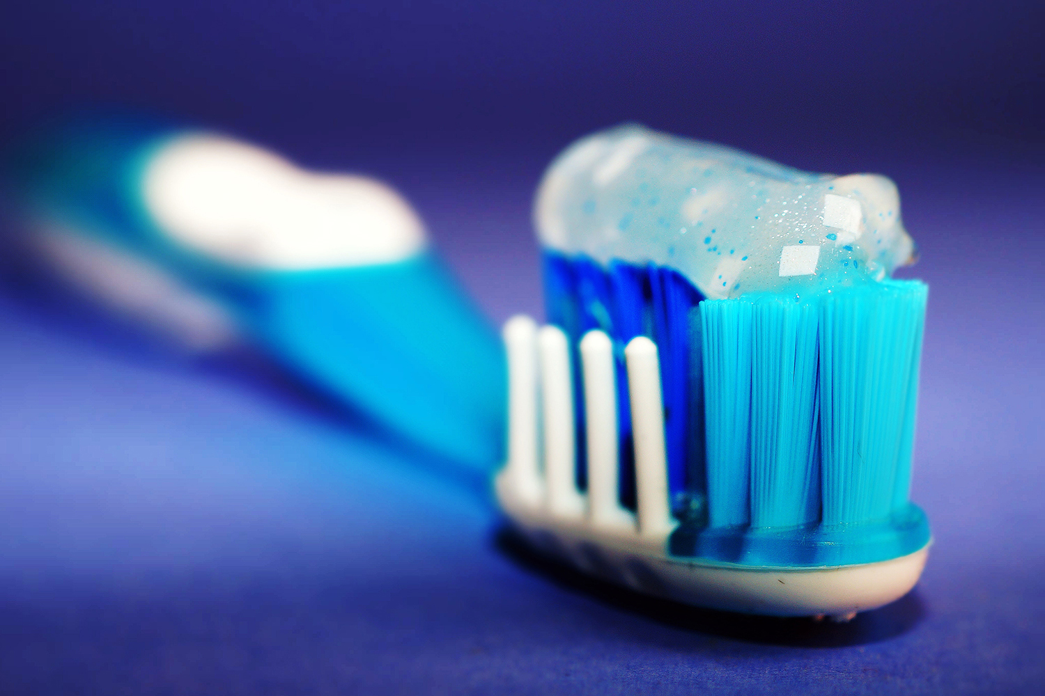 Чистка зубов дома: советы профессионалов